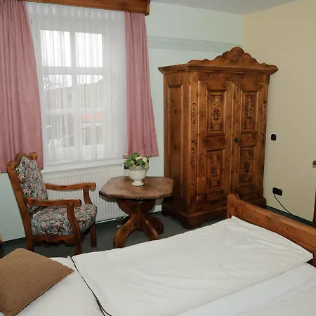 Burg Edelhof Hotel